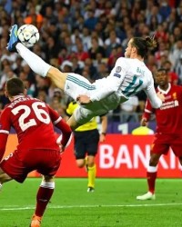  安格斯边路传中制霸禁区高空轰炸取得大捷