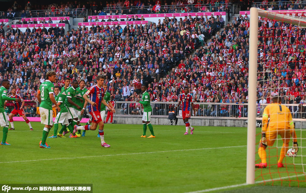  拜仁慕尼黑主场大胜法兰克福稳固榜首位置