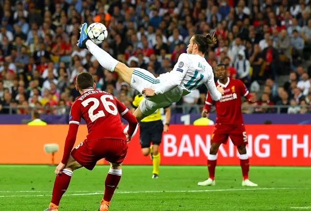  安格斯边路传中制霸禁区高空轰炸取得大捷